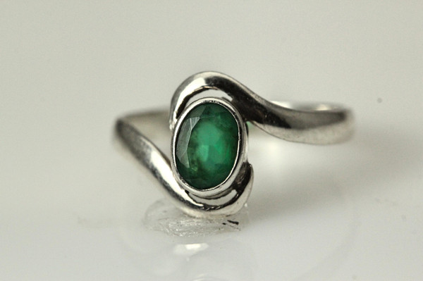 Jade ring with green Amethyst accenr stones set into Sterling Silver 925 Size 5.5 US