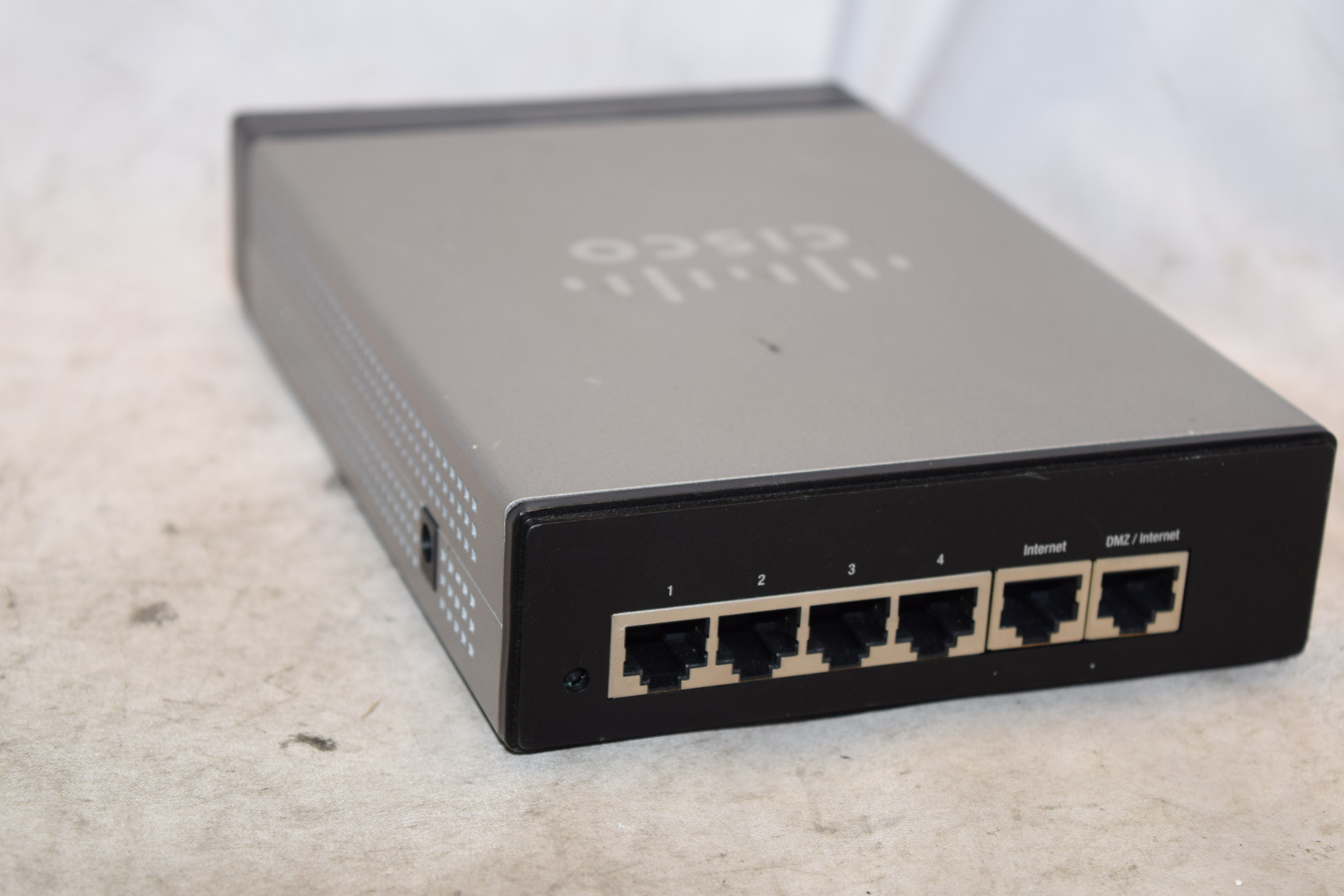 cisco rv042 4-port fast ethernet dual wan vpn router