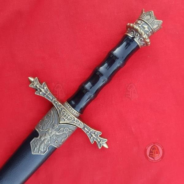 Crown Pommel dagger