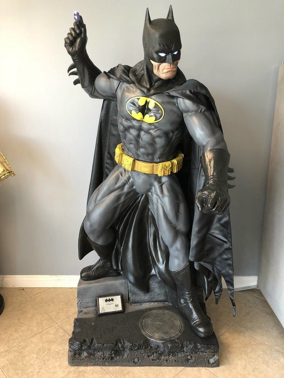 New Batman Life Size Statue w/ Lights 1:1 Scale DC Comic Prop Display ...